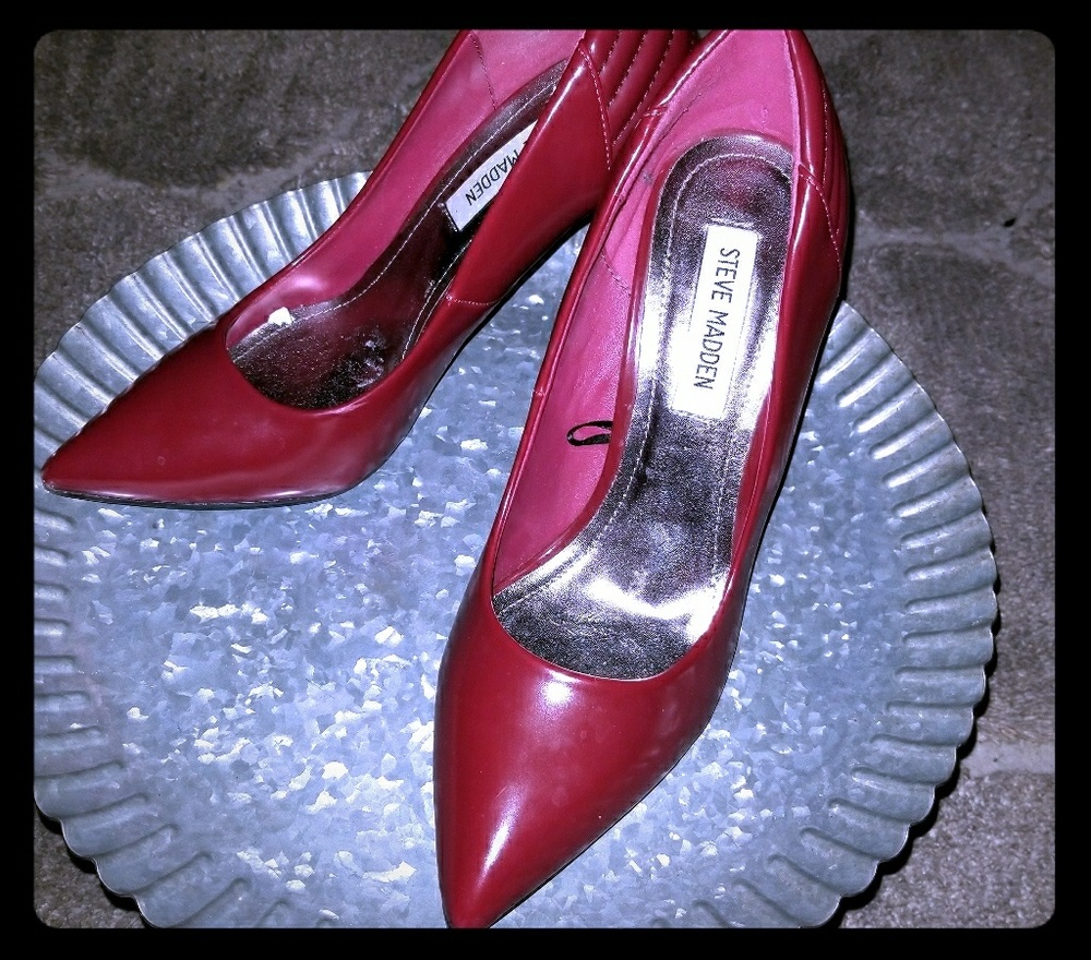 Steve Madden Burgandy Pumps